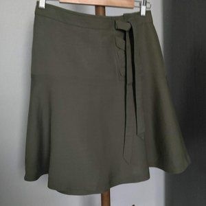 Ann Taylor women linen/viscose green skirt, fully lined, size is 2.